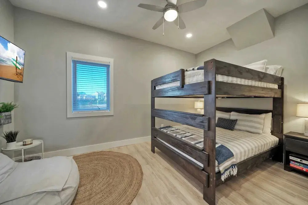 Sleeps 22 3 Condos in Beachfront Complex w/ Pool, Pickleball Island Retreat