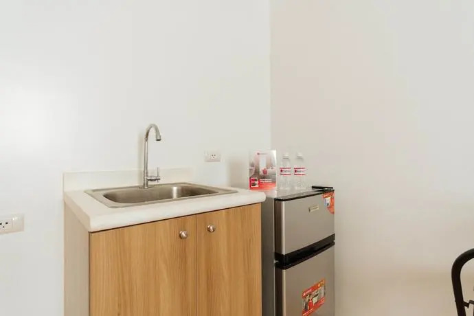 RedDoorz @ Amaia Skies Avenida