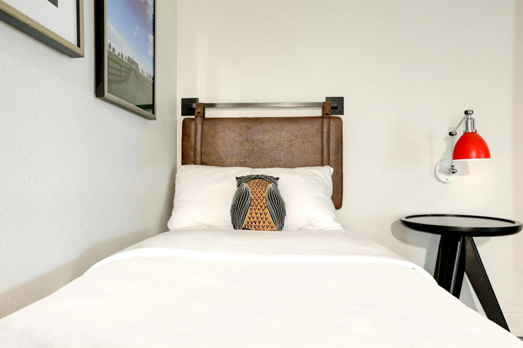 Elwood Hotel & Suites