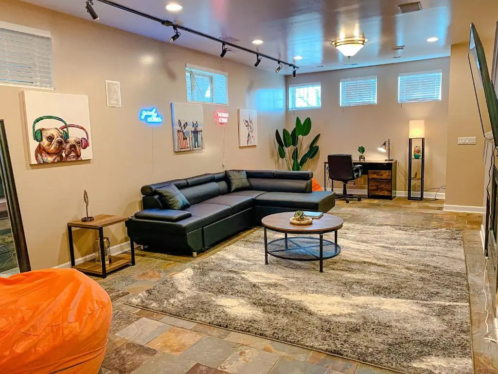 Beautiful 5br home for 14 guests with free parking