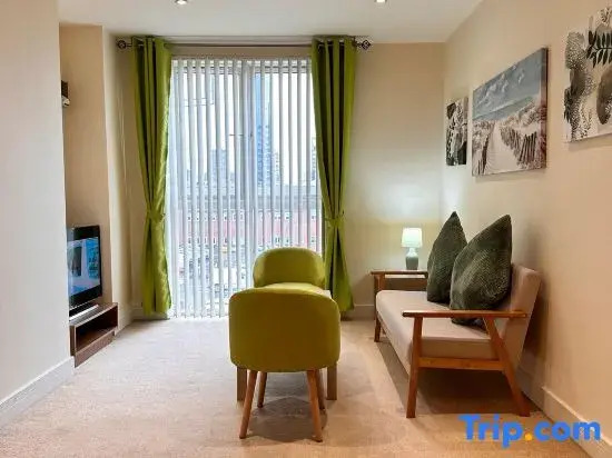 Two-bed Luxury Apartment B12LS by Live Comfortably