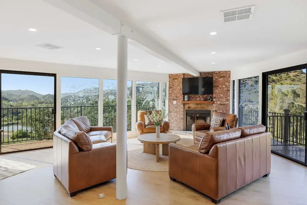 Designer Retreat w/ Pool, Firepits, Panoramic Views The Lake House at Malibu