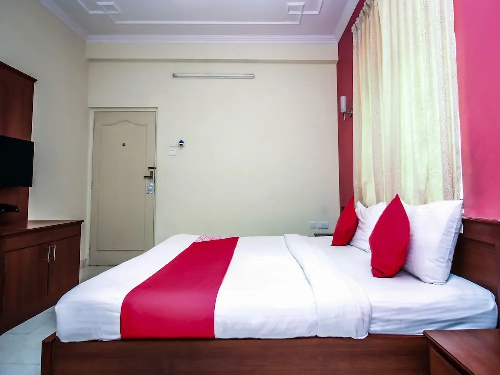 OYO 15425 Hotel Royal Heritage