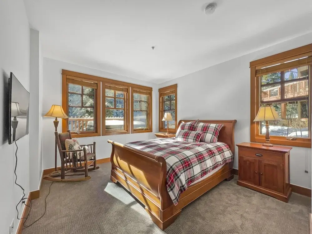 Union Creek Townhome 164d New Listing! 4 Bedroom Townhouse