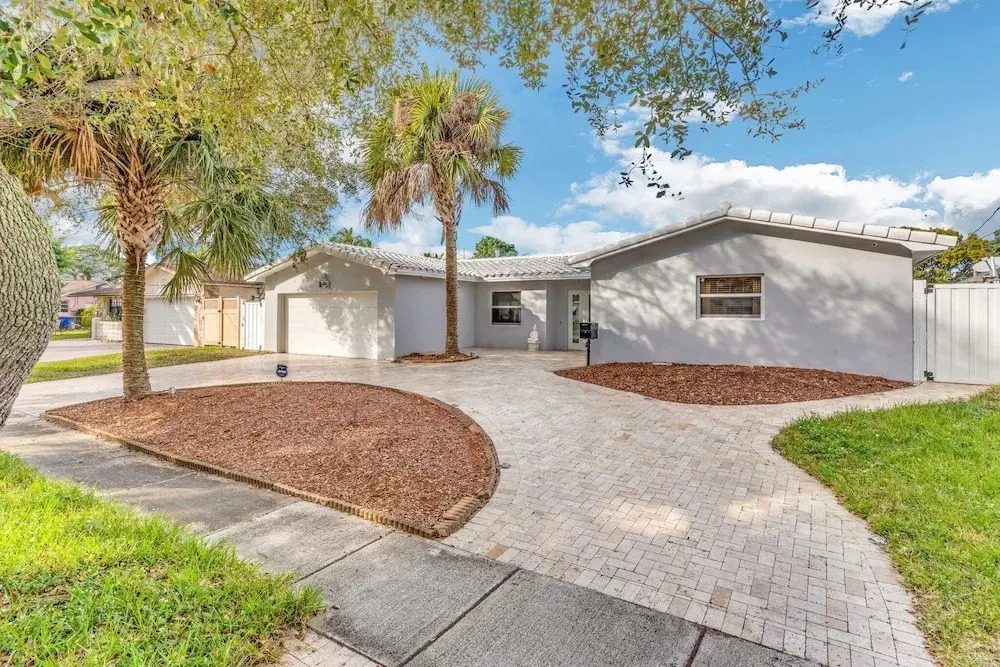 New Gorgeous Modern Hollywood Waterfront Home W/ Private Pool & Dock 4 Bedroom Home by Redawning