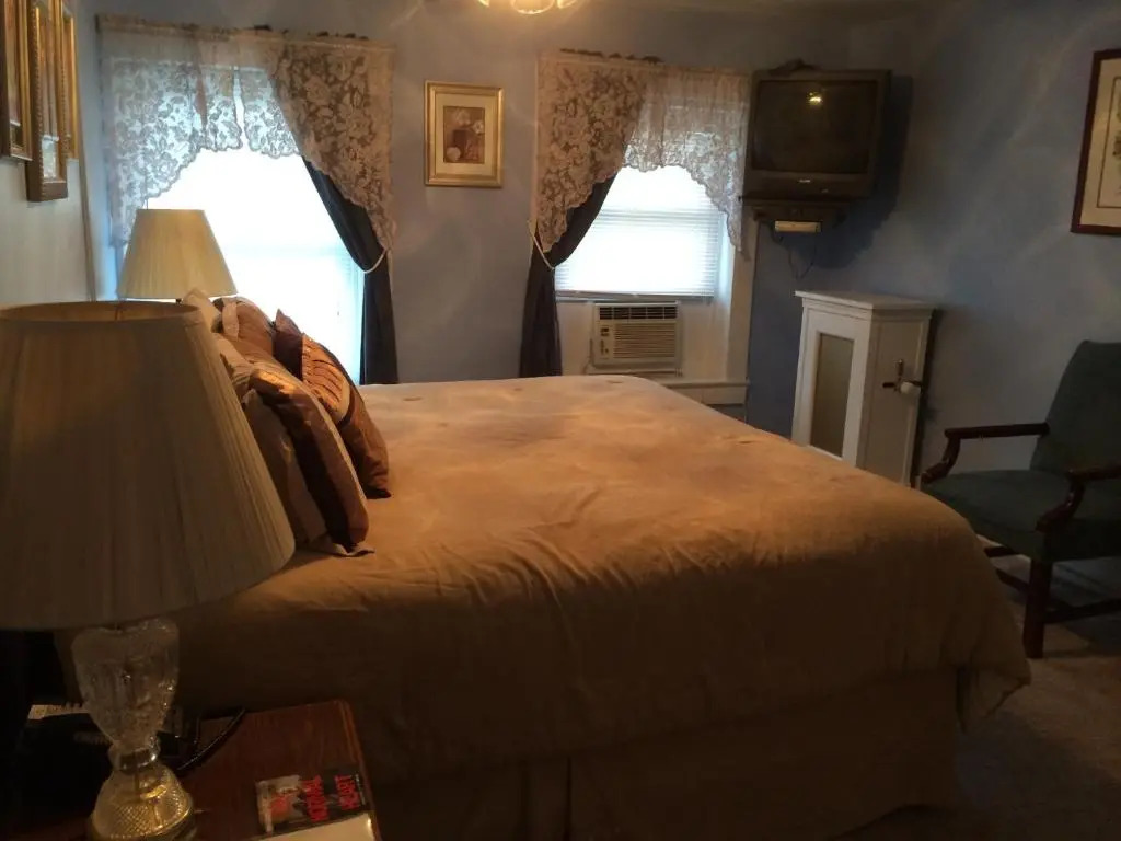 The Tunnicliff Inn
