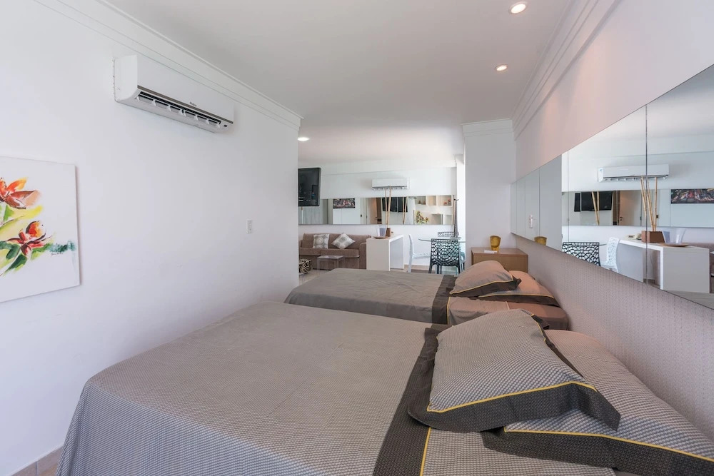 RAD2704 Fine oceanfront flat Boa Viagem