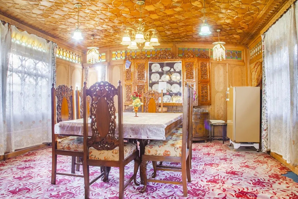 GuestHouser 1 BR Houseboat 126f