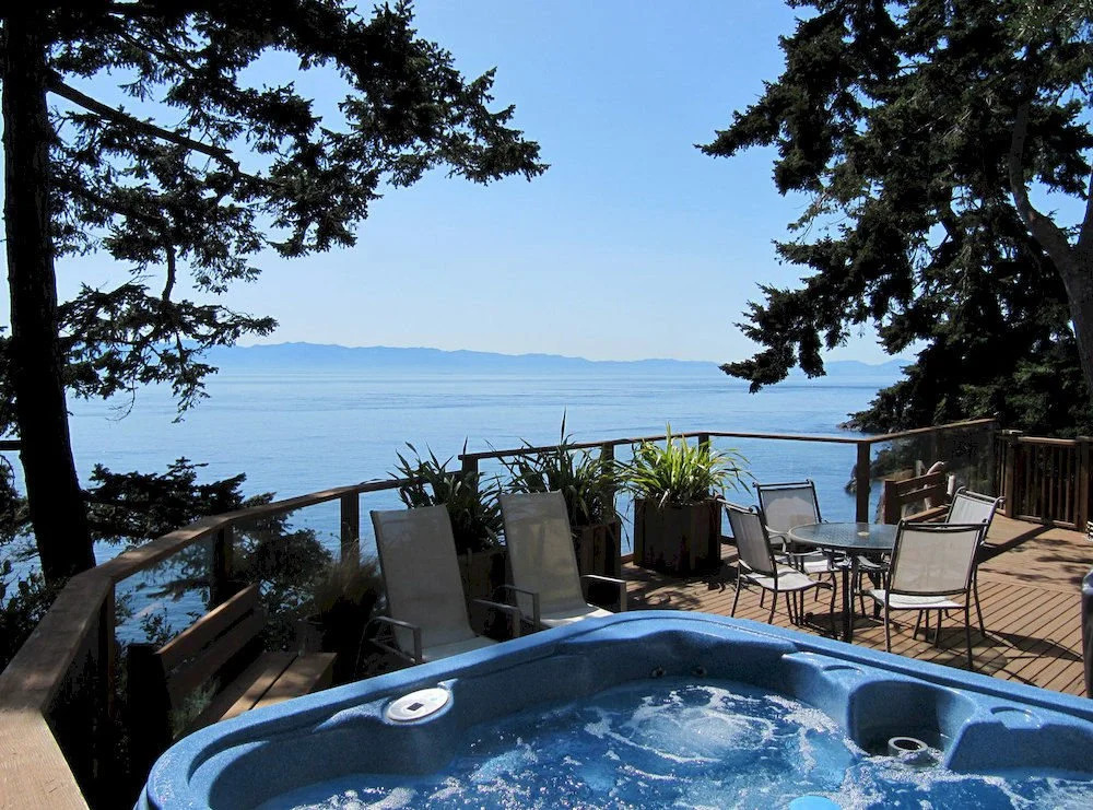 Stones Throw Cottage by BC Island Vacation Homes