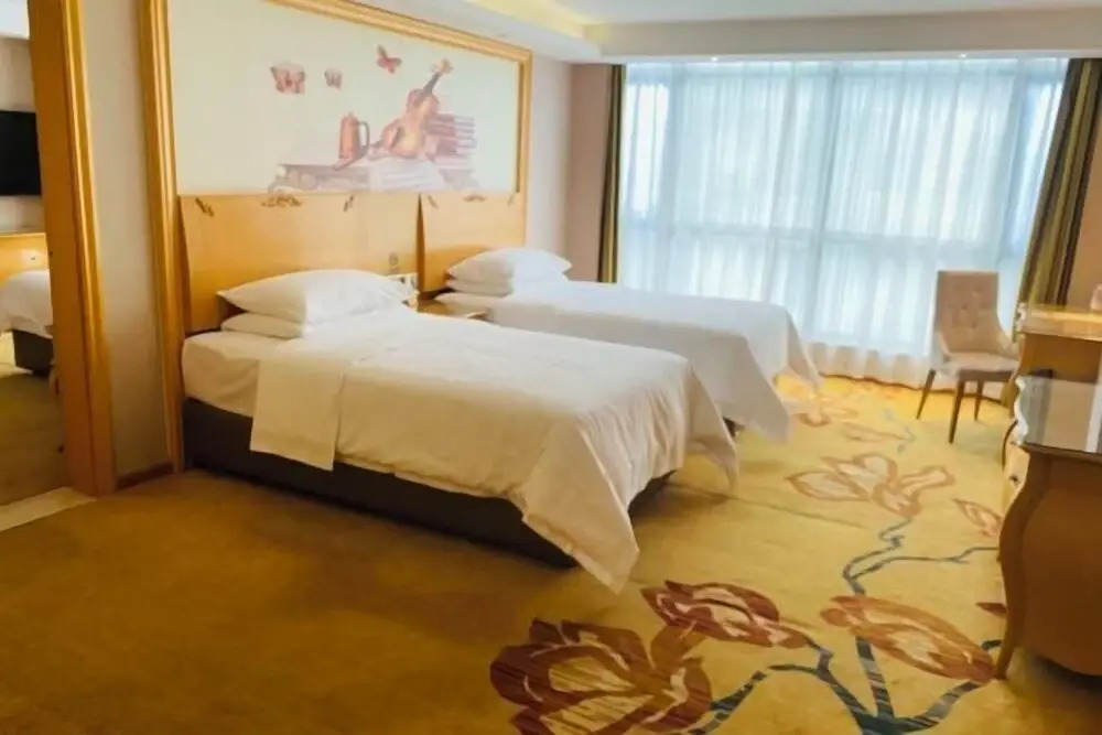 Vienna Hotel (Yizhou Sankeshu)