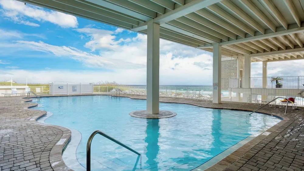 Fontainebleau 335 by Avantstay Beachfront Access