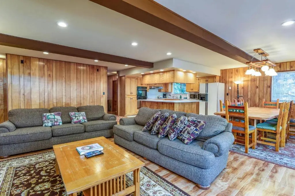 Hutchings Cabin & Apt