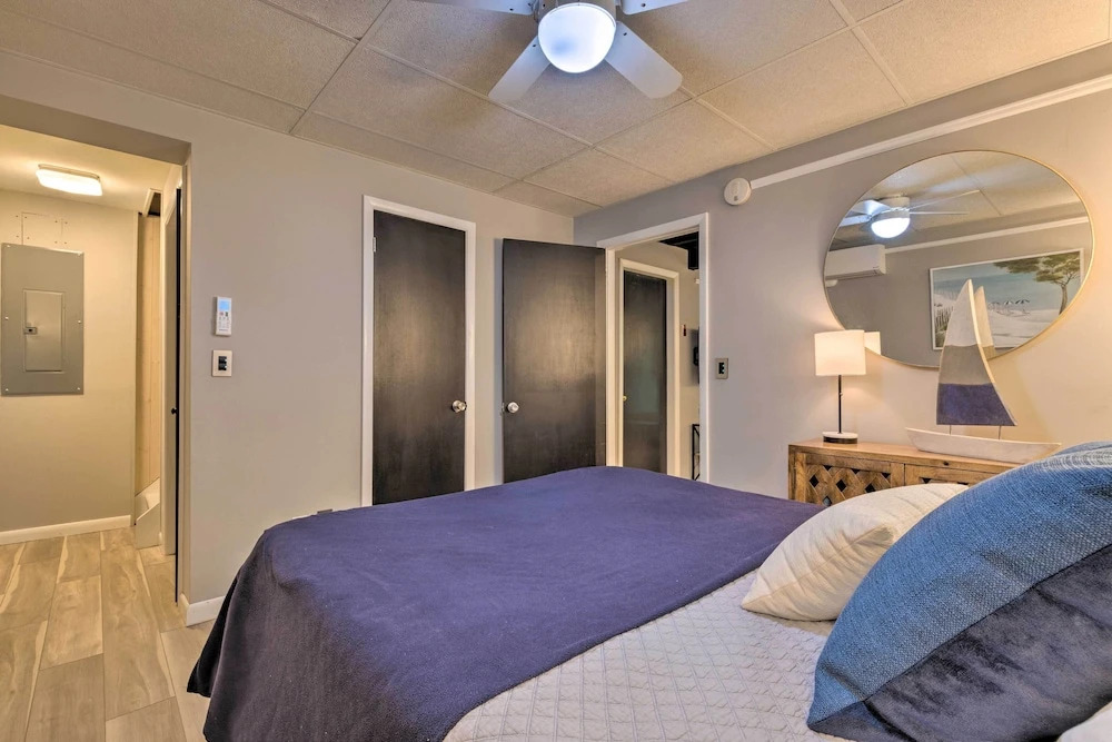 Unique Southampton Getaway w/ Rooftop Deck!