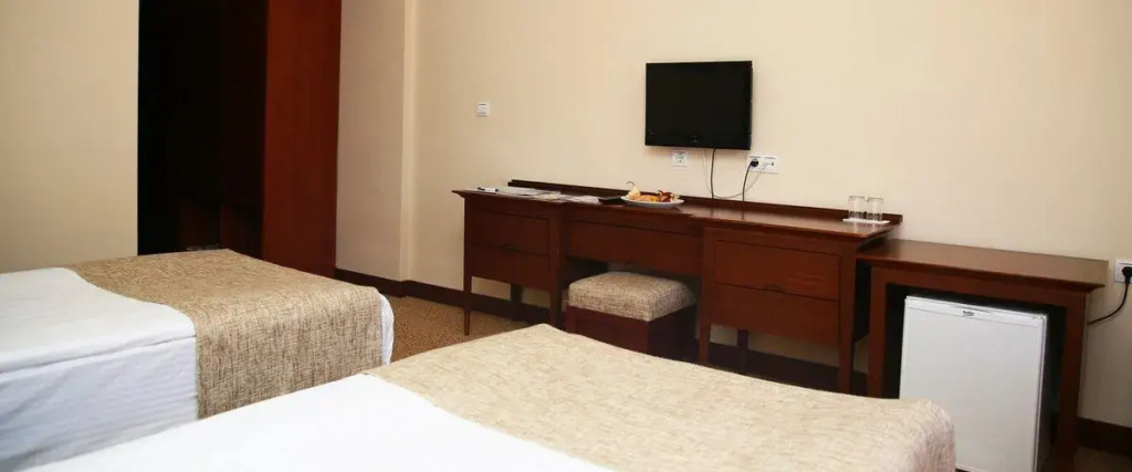 West Davraz Hotel