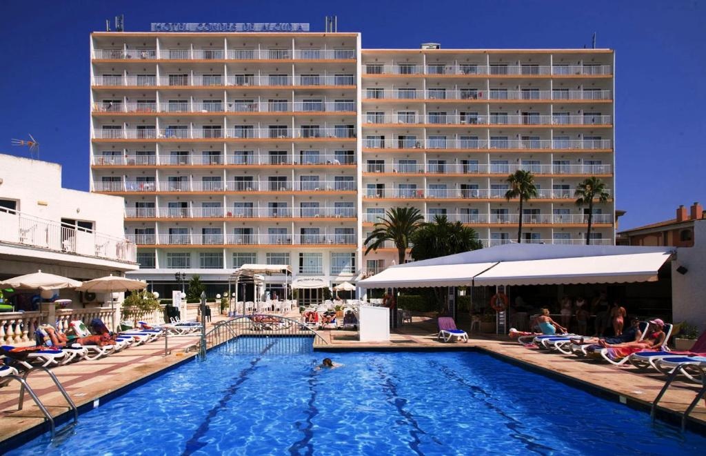 Отель Globales Condes de Alcudia