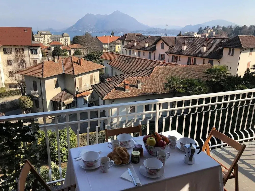 Beth Lake View Apartment in Stresa