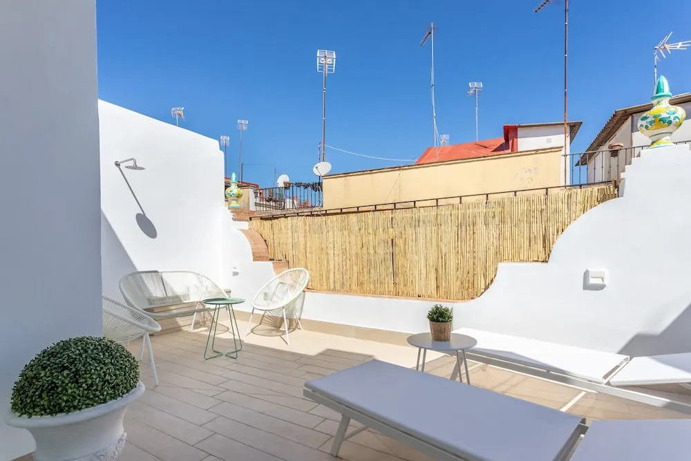 Bright House With 6 Bedrooms & 7 Bathrooms & 2 Terraces. General Castaños