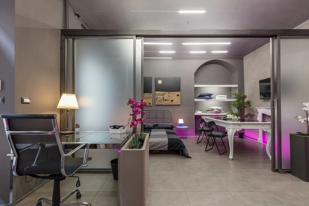 Into Apartments - Studio Somis
