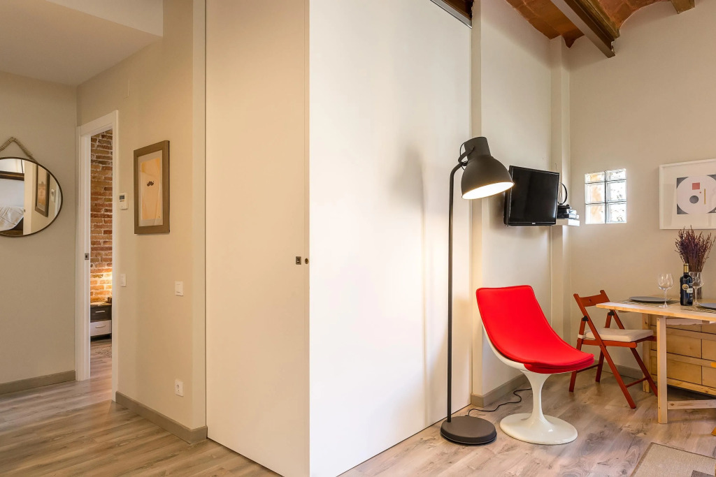 1 Bedroom Vintage Suite With Balcony, 2Nd Floor - Hoa 42158