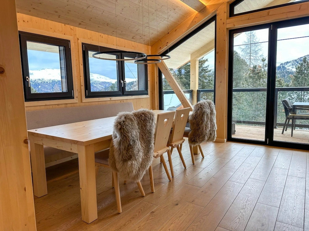 Superior Chalet With Sauna & Hot Tub