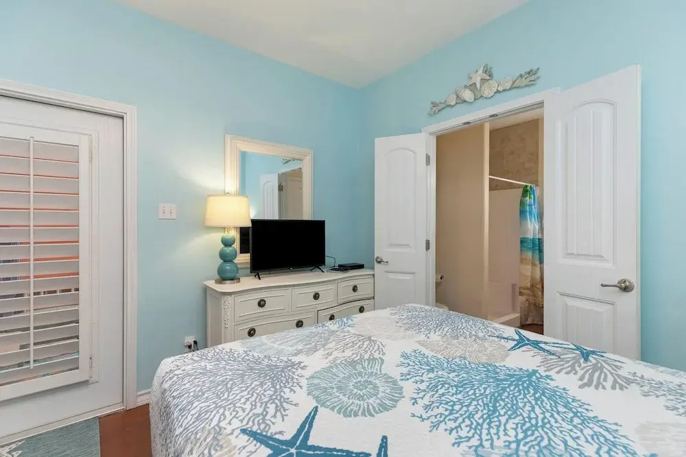 Mango Bungalow Sleeps 8 2 Community Pools