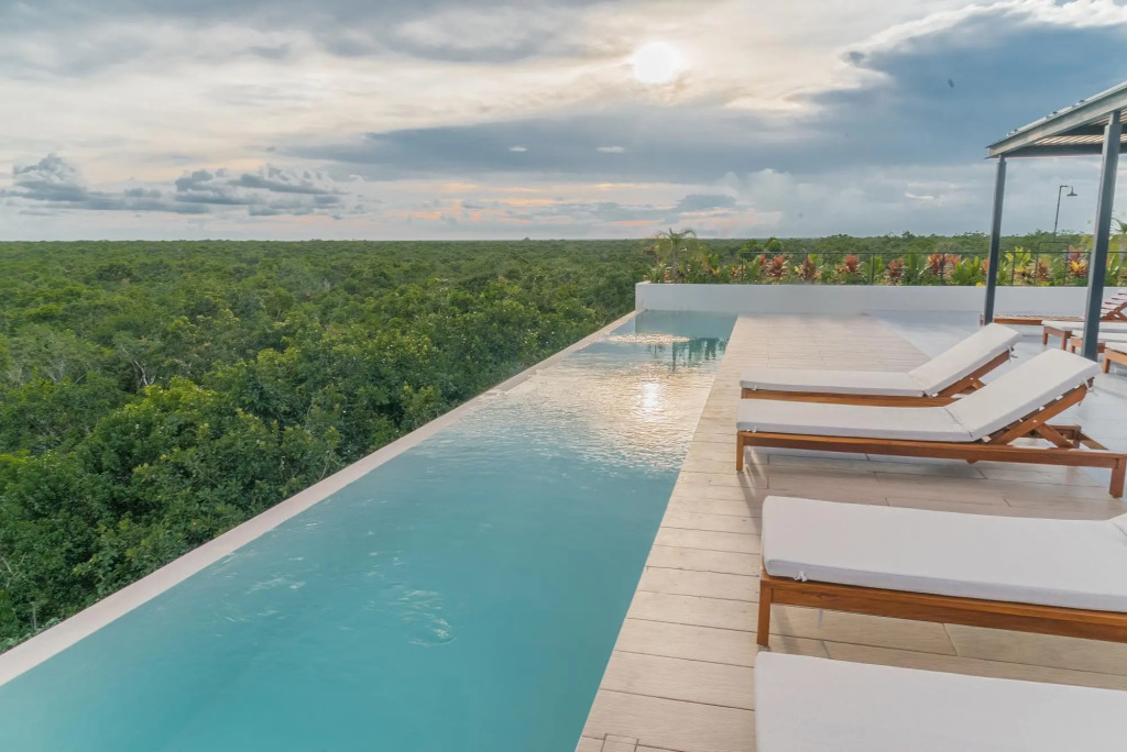 Modern & Stylish 1BR Apartment | La Veleta | Infinity Pool, Fitness Area & Rooftop Lounge