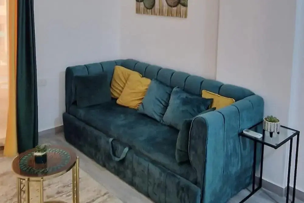 1 Bed Apartment Sleeps 2 - Communal Pool - Parking