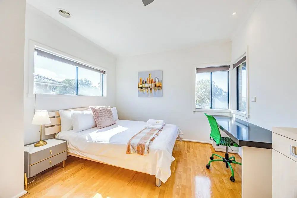 StayAU 6BR Deluxe Lakeview Point Cook