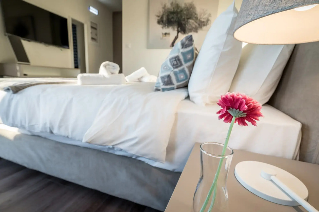Urban Nest - Suites & Apartments