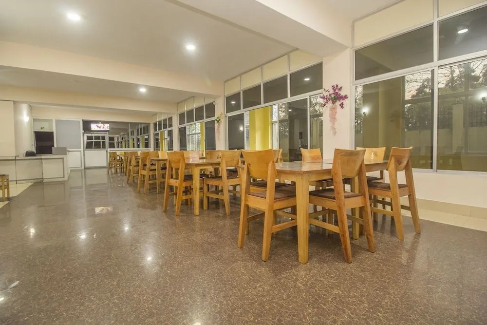 OYO 28084 Hotel Pangolin