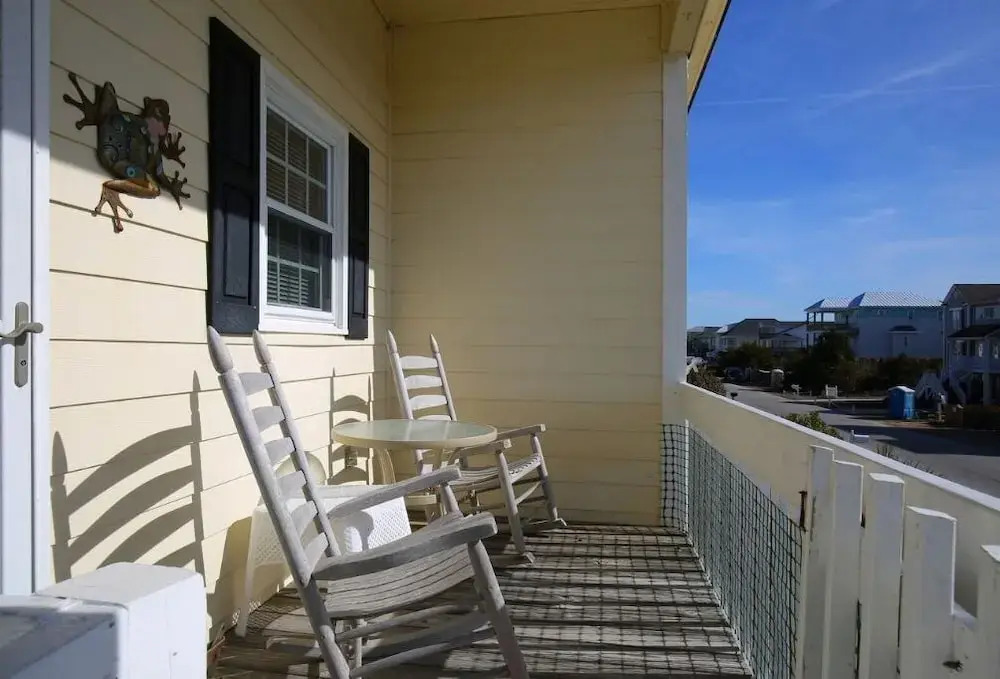 Toadally Relaxin' 2 Bedroom Home by RedAwning
