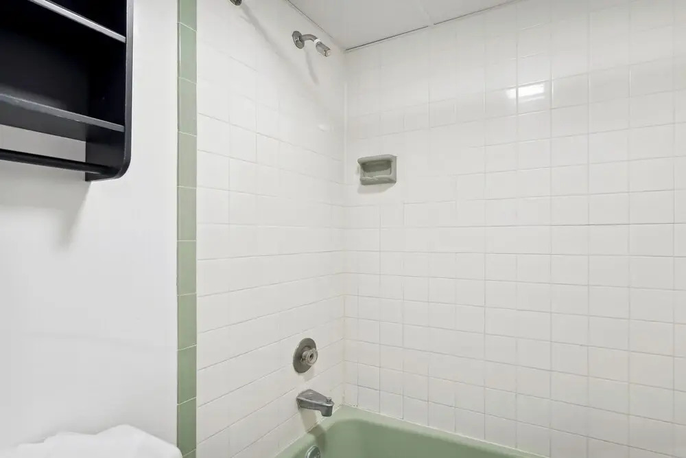 Beachfront Fourth-floor Condo w/ Community Pool!
