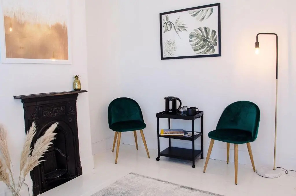 Boutique Getaway, edge of Old Town- 4min walk to beach