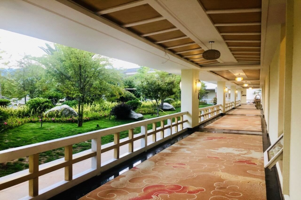 Dali Geothermal Paradise Hotel