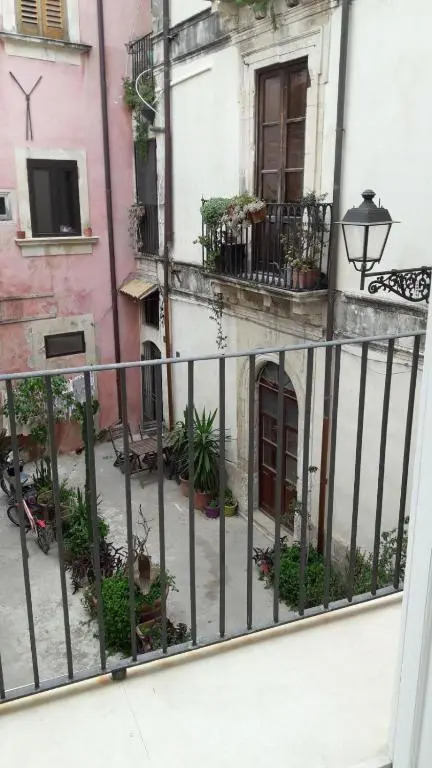 9 House Ortigia