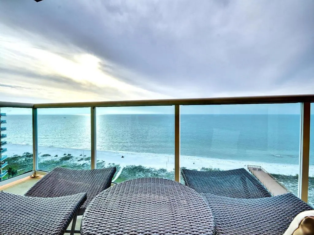 Regatta Beach Club C1009 2373