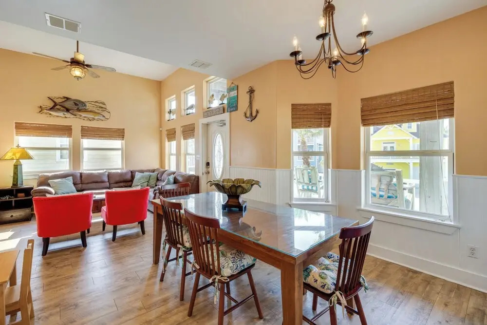 Port Aransas Home: Private Pool < 1 Mi to Beach!