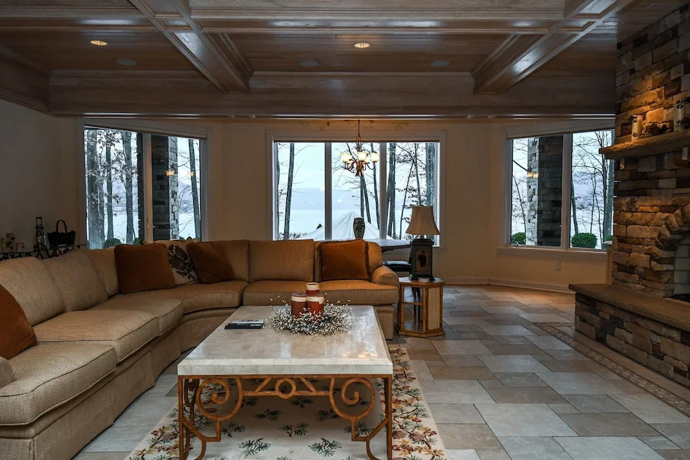 Preston on the Lake 5 Bedroom House