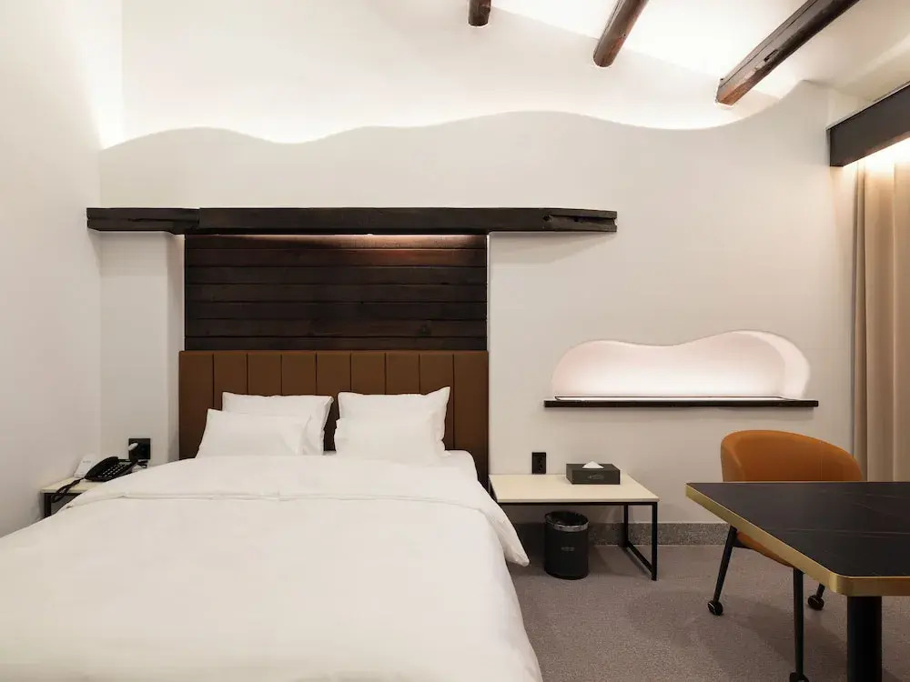 Urban Brown Hotel