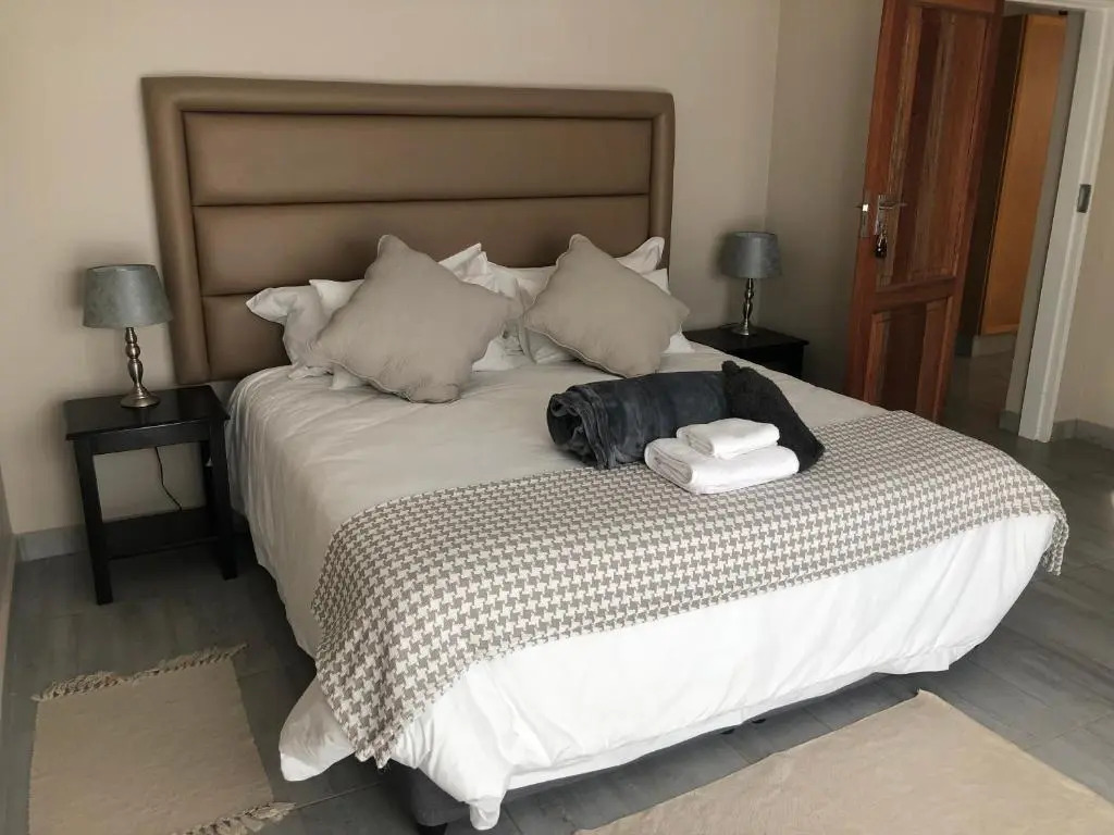 8 on Acacia Guesthouse