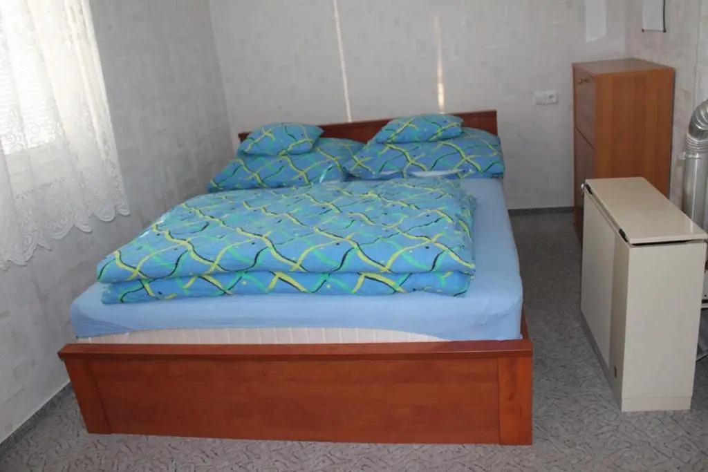 Pine Wood Apartment 6