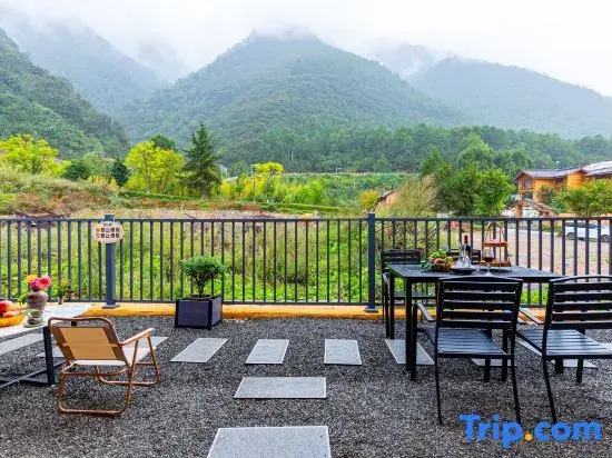 Lugu Lake Scenic Area | Canglanju · Serene Lakeside Vacation Boutique Stay (Daluoshui Village)