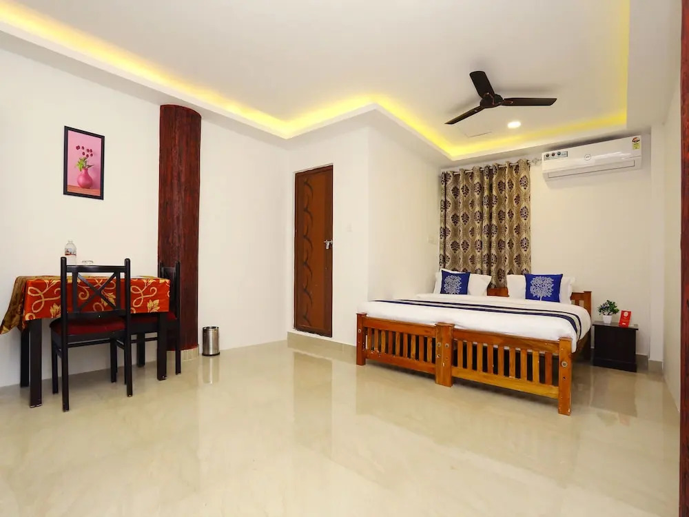 OYO 9620 Hotel Emza Residency