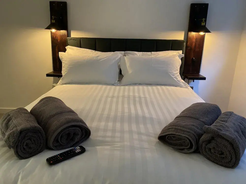 Luxury 2 Bed 2 Bath Apartment in Bath City