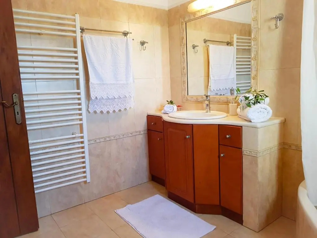 Sunshine house for 9, cozy set up,verandas, sea view.