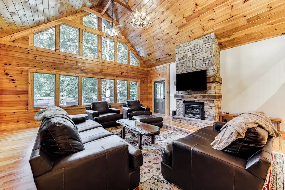 Luxe Smoky Mountains Cabin w/ Hot Tub & Views!
