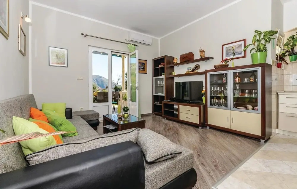 Amazing Home in Srebreno With Wifi and 4 Bedrooms