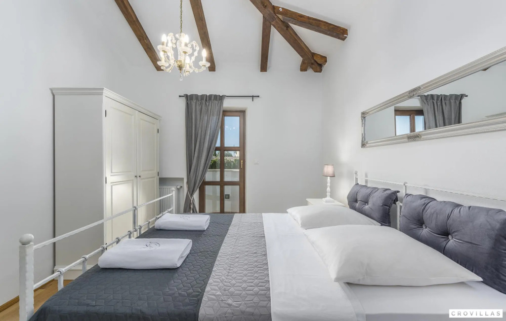 Rustica in Visnjan with 5 bedrooms and 1 bathrooms