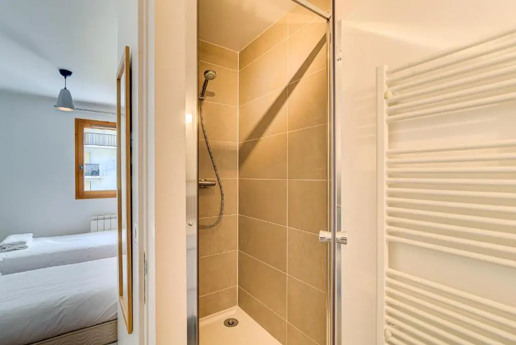 Apartment Fermes du Montenvers B11 - Alpes Travel - Central Chamonix - sleeps 4-5
