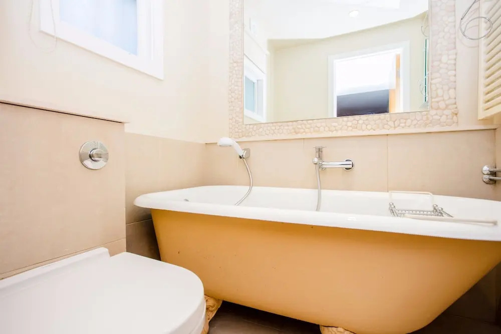 2 Bedroom Apartment with Patio - Sleeps 4